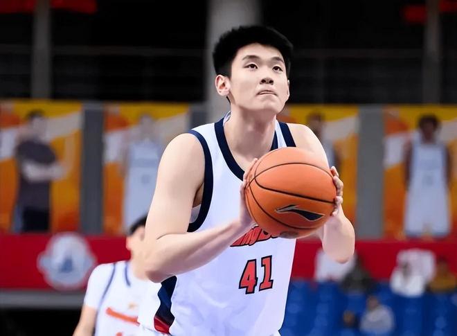 记者：詹姆斯‘没有时间表’来做出决定，过去几周在享受生活