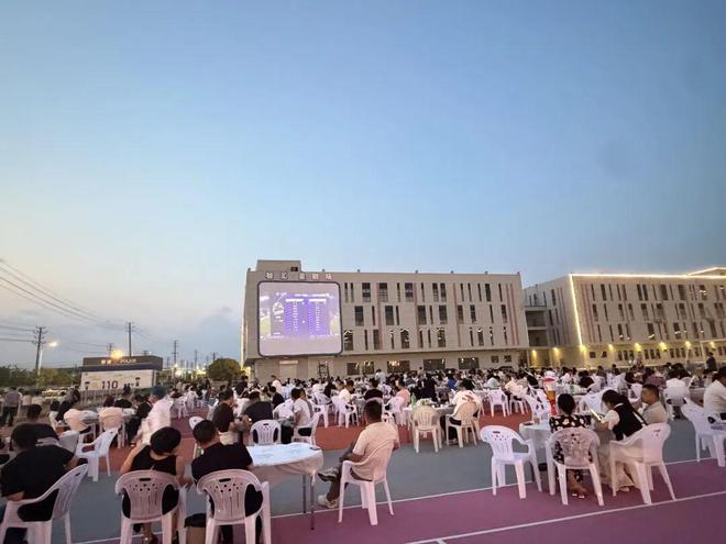 曝包贝尔与红衣美女酒店过夜,具体时间线全部被曝,去年才诞下二胎