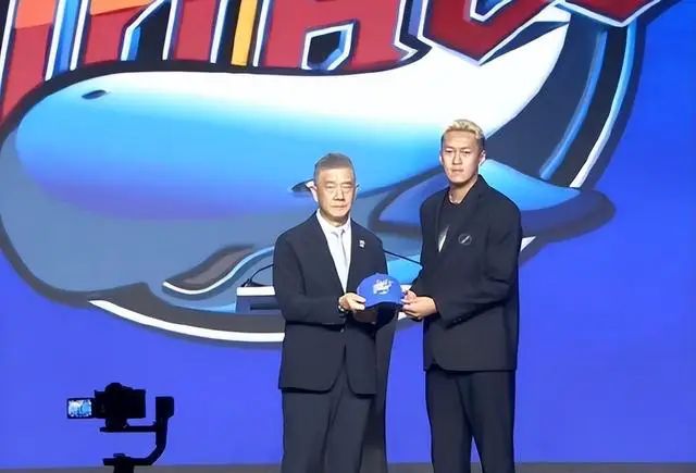 体坛:唐田更像manager;他跟随多位名帅,有进的足球理念
