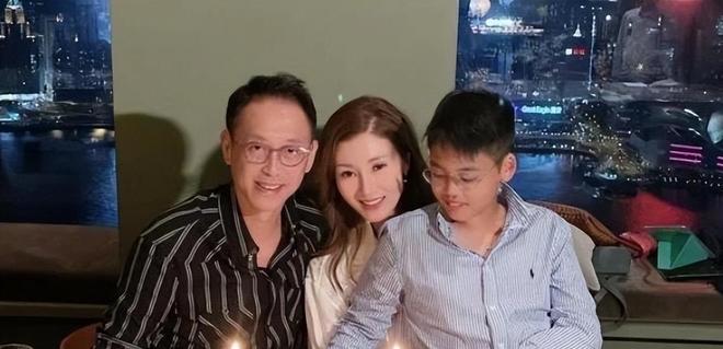 约克：曾建议曼联花1亿英镑打包奥利塞和埃泽，但当时没人听