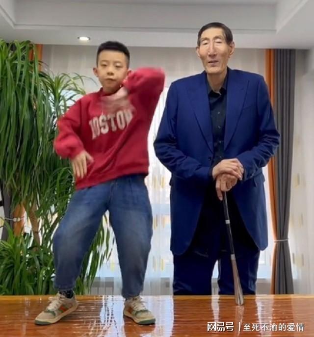 决裂！38岁本泽马被沙特豪门勒令离队 强硬回应：先给我把工资结清