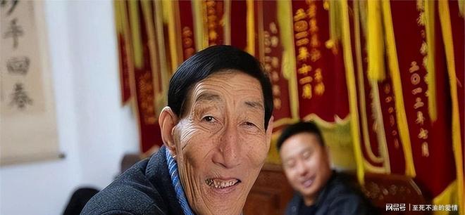 沃齐尼亚:梅西很好他答应了给我球衣,但很遗憾我因为采访而错过了
