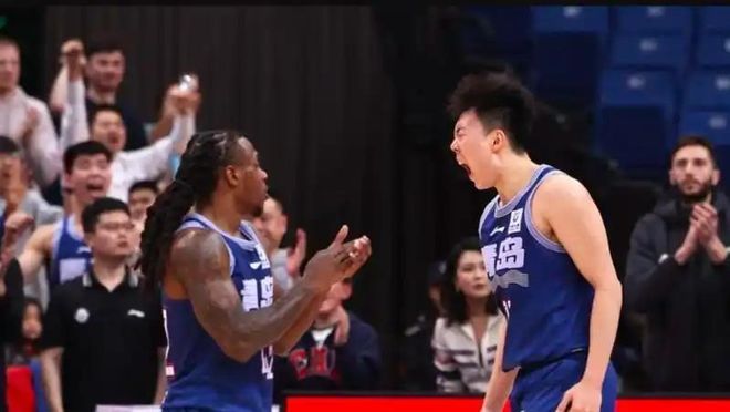 会被处罚吗？韦世豪亮了：献助攻，不服判罚口吐芬芳+赛后讨说法