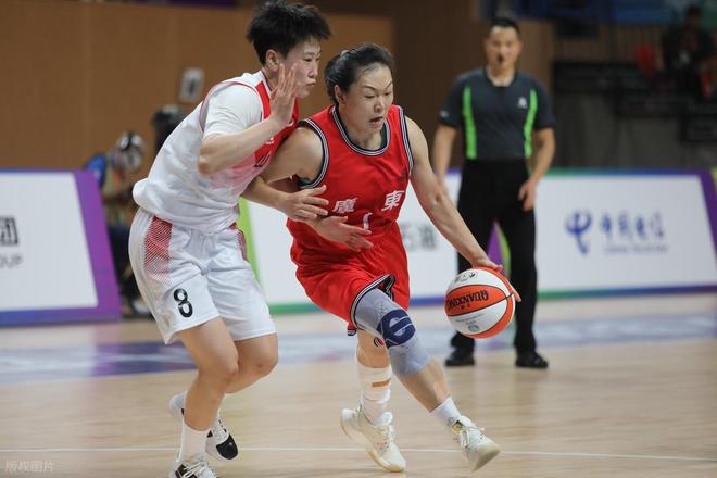 深受穆帅器重！曝皇马续约26岁铁腰5年：曾与队长2次打架 曼联失望
