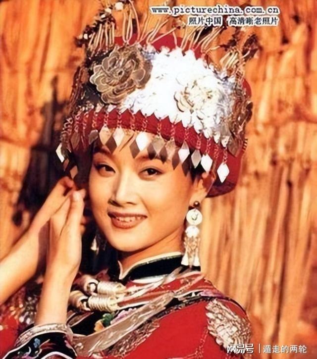 这丑校服是非穿不可吗？！