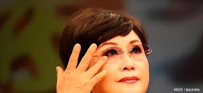 这丑校服是非穿不可吗？！