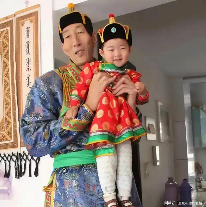 吴谨言三亚冲浪被路人偶遇,没助理没保镖,陪老公穿成这样去度假,私下真实状态曝光