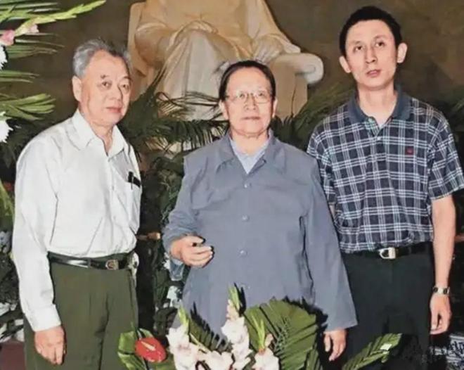 44岁女主播吐槽聚拢胸罩回潮：穿它上班节目得改午夜场