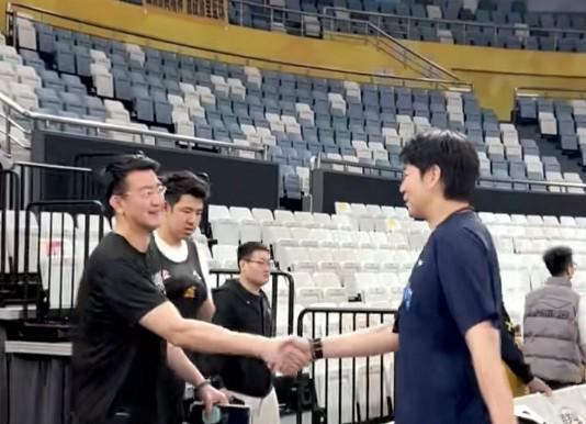 休媒直言火箭不会签德罗赞!已引2.03米篮板野兽 他可减压小贾伊森