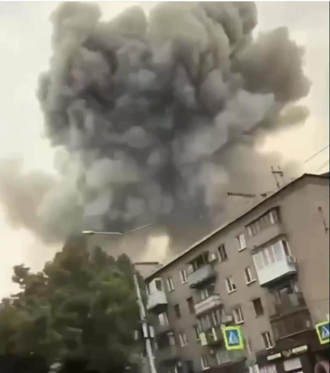 画面不堪入目,地下人奶交易乱象,成年人躺进怀里吃奶的灰色黑产