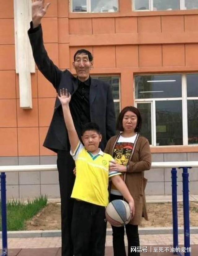 沃齐尼亚:梅西很好他答应了给我球衣,但很遗憾我因为采访而错过了